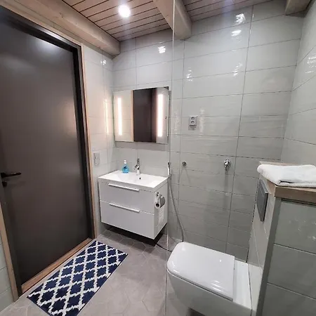 Naava Loft 303 - Kaksikerroksinen Lasiseinaehuoneisto Jaervinaekoealalla Apartamento *