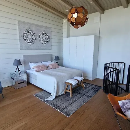 Naava Loft 303 - Kaksikerroksinen Lasiseinaehuoneisto Jaervinaekoealalla *